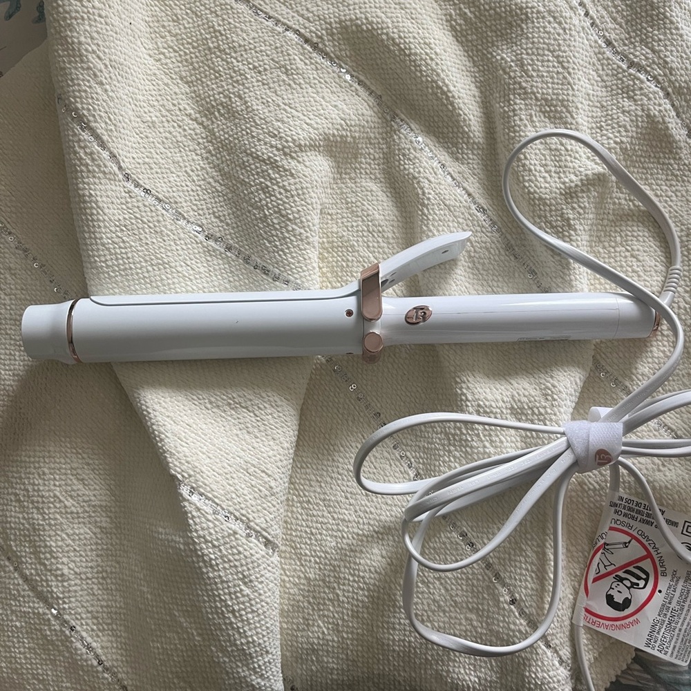 T3 White Curling Iron with Rose Gold Accents - Picture 3 of 5